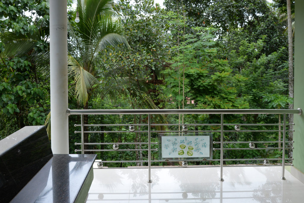 balcony_area_of_home_stay